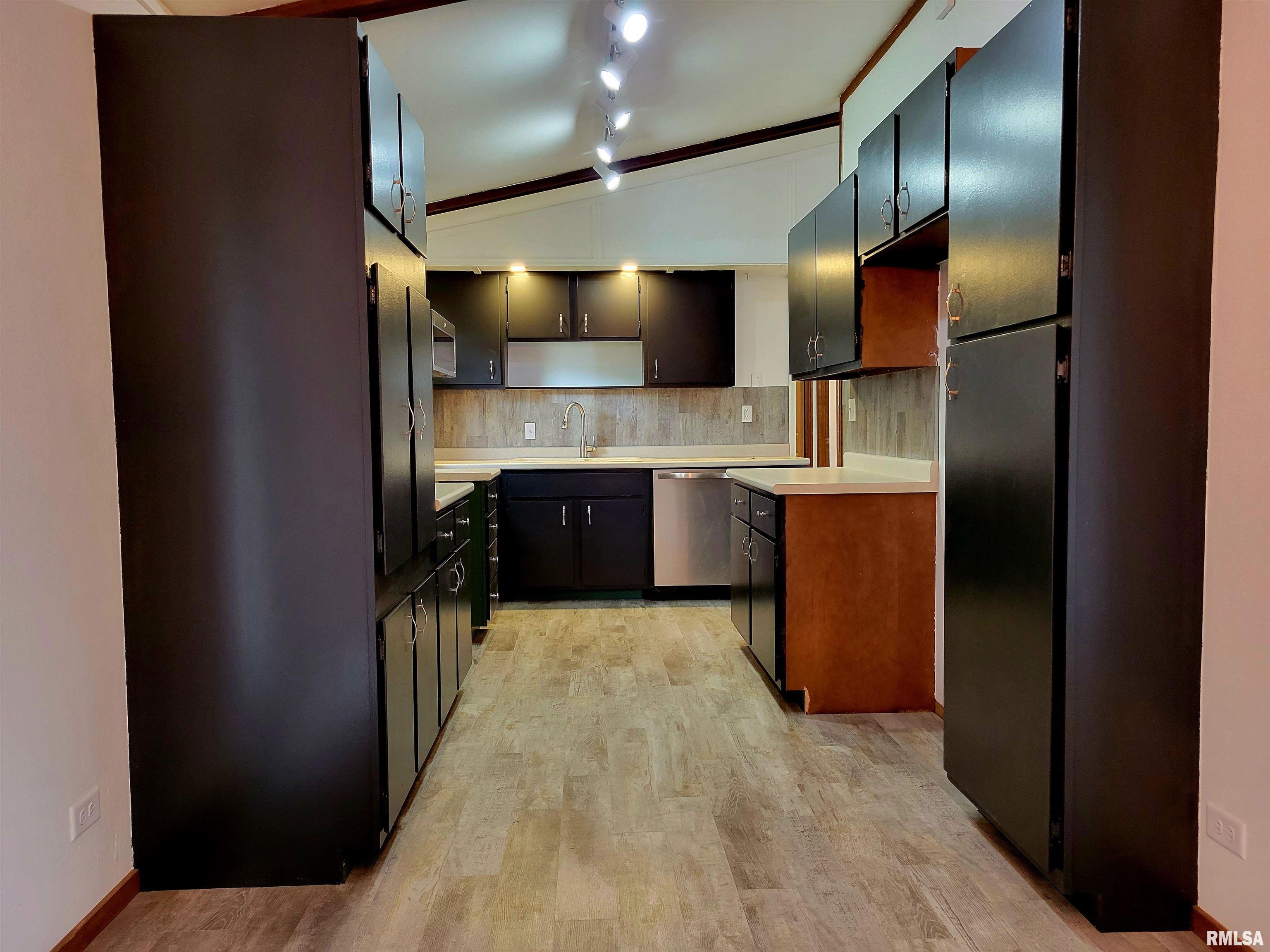 650 West 2nd Street Dallas City, IL 62330 - Photo 4 of 19
