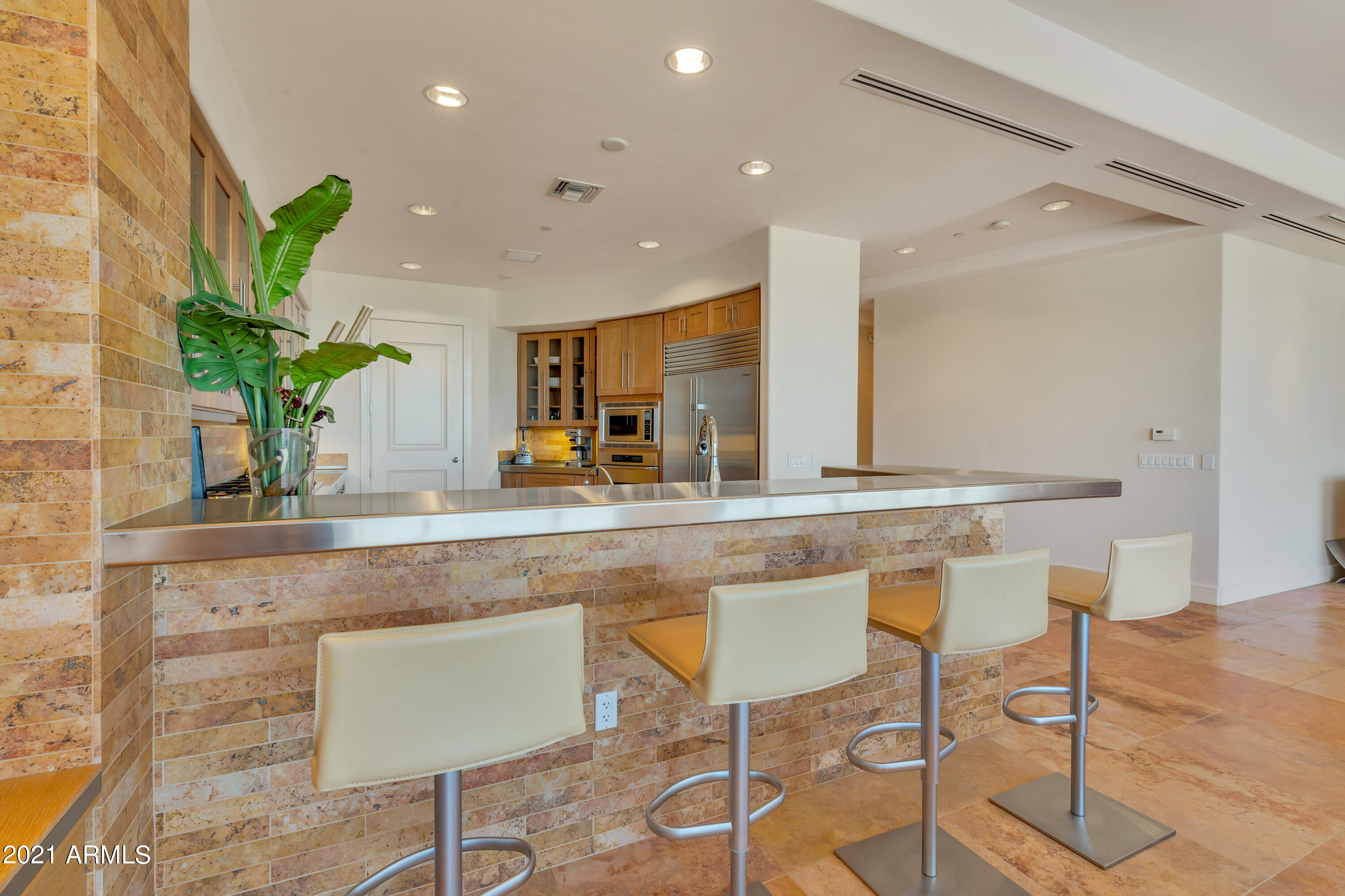 2211 East Camelback Road, Unit 1201 Phoenix, AZ 85016 - Photo 15 of 39 Bar off Kithcen