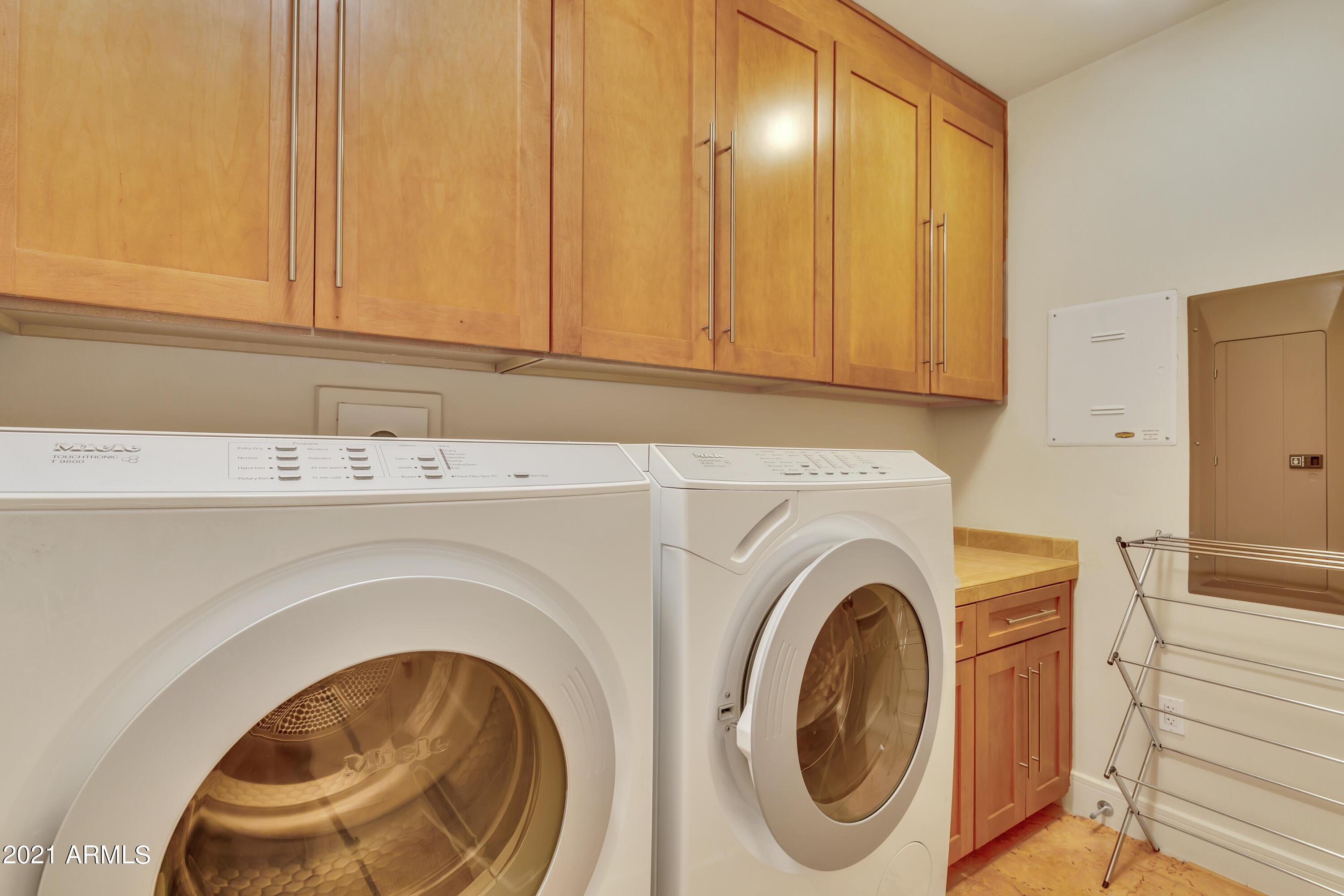 2211 East Camelback Road, Unit 1201 Phoenix, AZ 85016 - Photo 33 of 39 Laundry Room