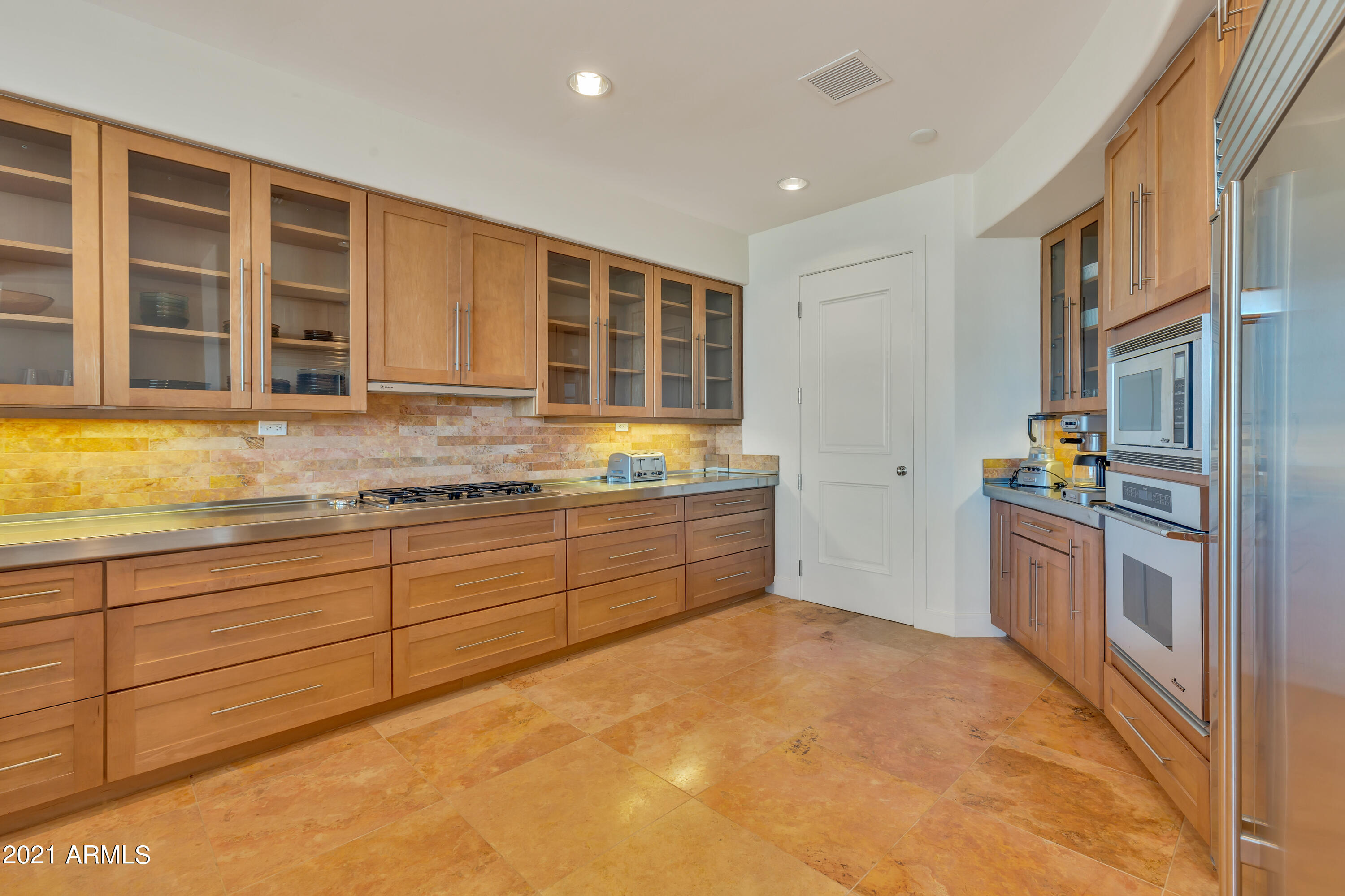2211 East Camelback Road, Unit 1201 Phoenix, AZ 85016 - Photo 6 of 39 Kitchen