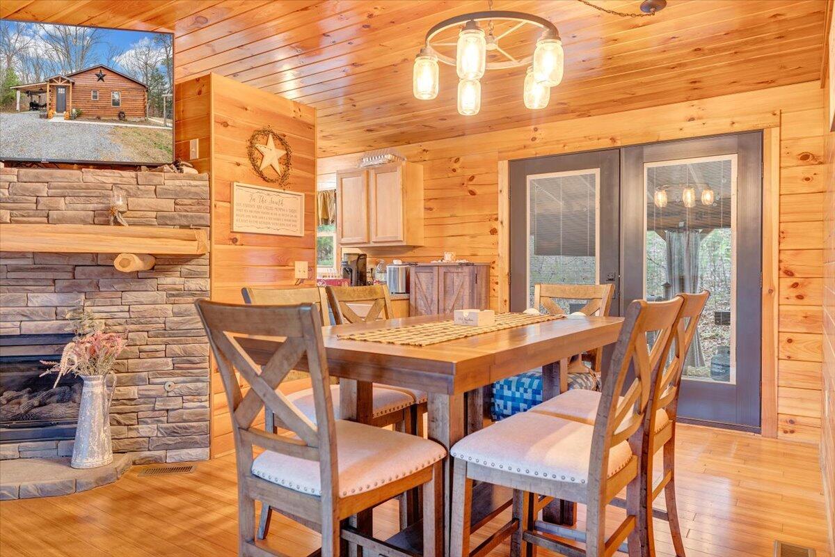 8013 Springwood Road Buchanan, VA 24066 - Photo 18 of 50 a dining room with furniture and wooden floor