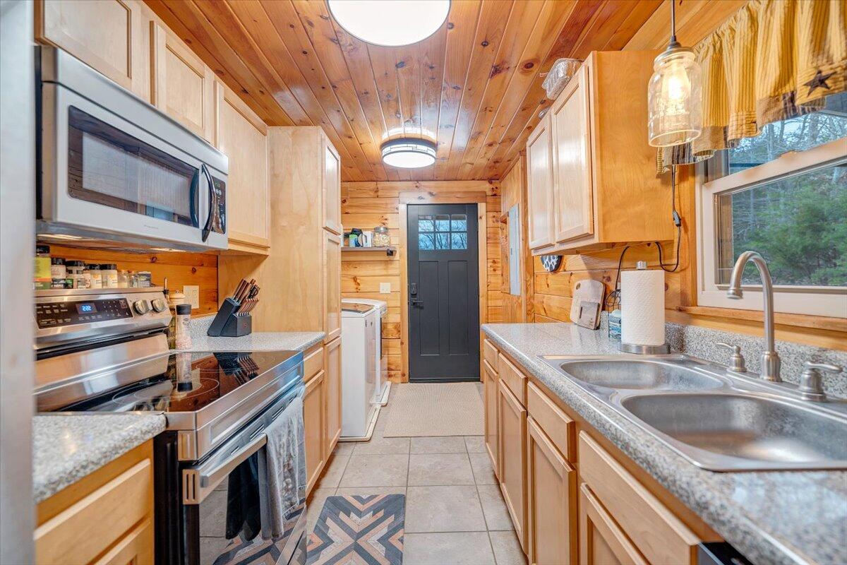8013 Springwood Road Buchanan, VA 24066 - Photo 21 of 50 a kitchen with stainless steel appliances granite countertop a sink a stove and a wooden floors