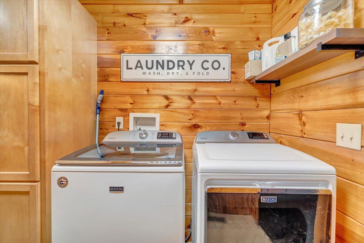 8013 Springwood Road Buchanan, VA 24066 - Photo 24 of 50 a utility room with dryer and washer