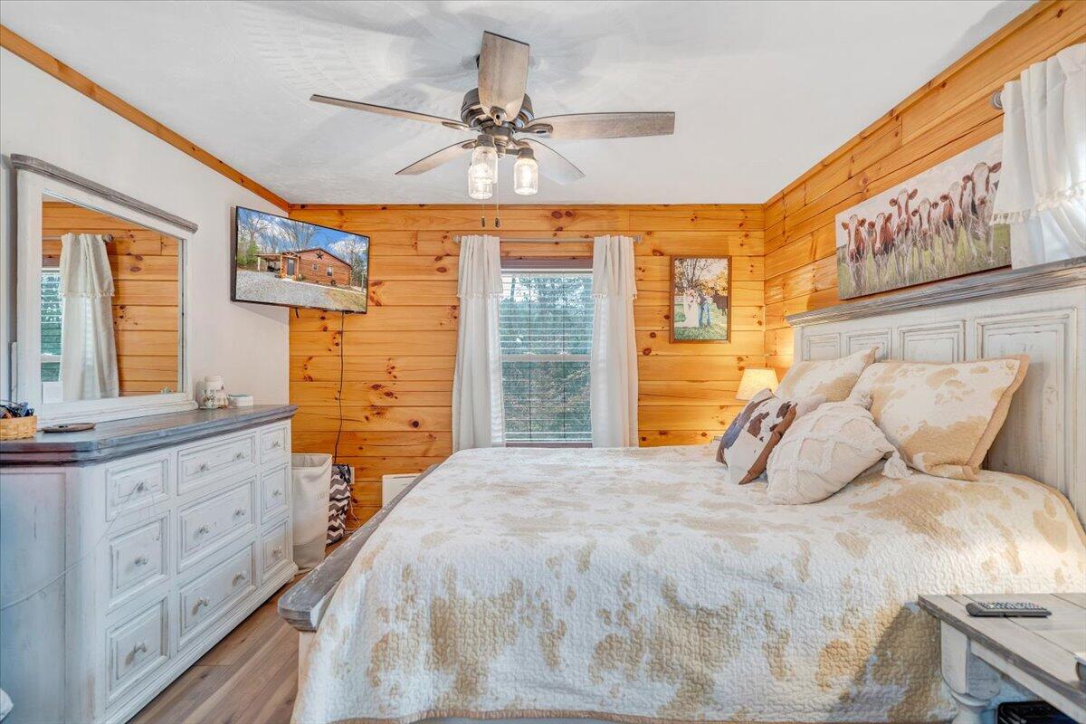 8013 Springwood Road Buchanan, VA 24066 - Photo 26 of 50 a bedroom with a bed and a chandelier
