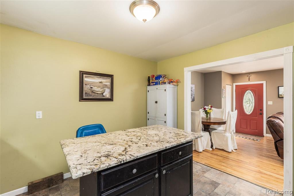 17904 Inkster Road Romulus, MI 48174 - Photo 7 of 31