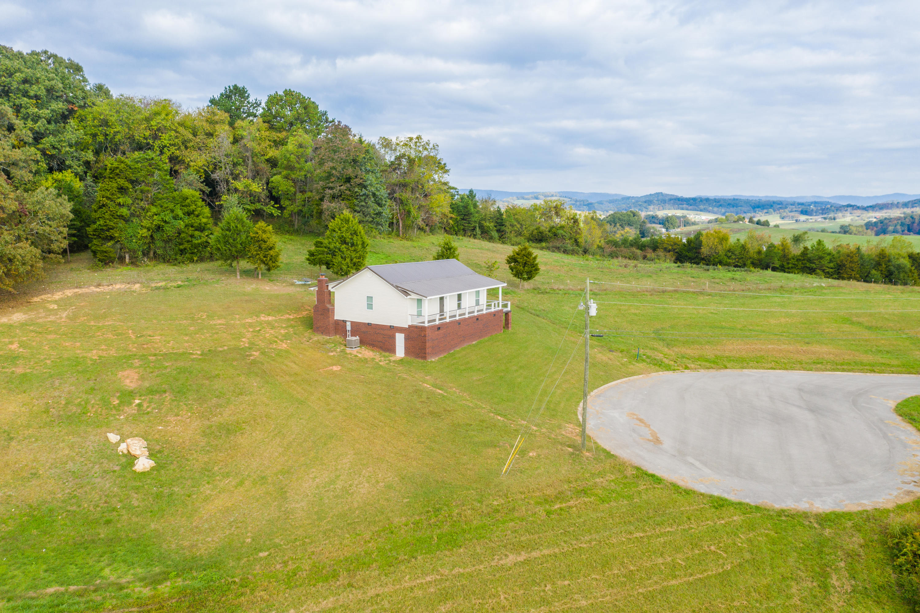 418 Pocahontas Lane Rutledge, TN 37861 - Photo 3 of 33 DJI_0881