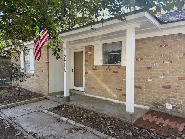 Welcome home to this 3 bedroom 2 bath home close to schools, shopping and parks.