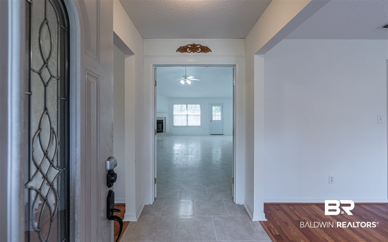 139 Destrehan Road Fairhope, AL 36532 - Photo 3 of 25 Foyer