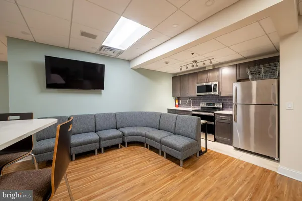 $2,100 | 1420 Locust Street, Unit 15M, Philadelphia, PA 19102