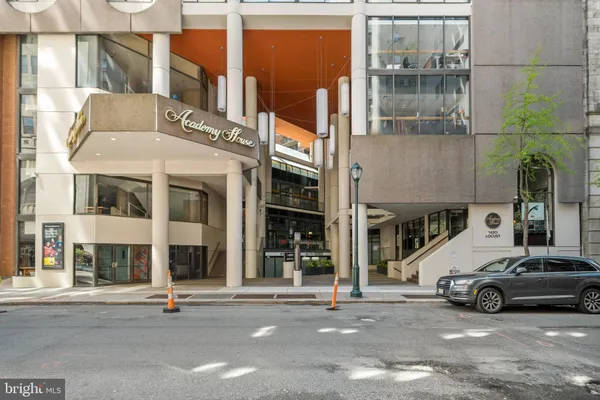 $2,100 | 1420 Locust Street, Unit 15M, Philadelphia, PA 19102