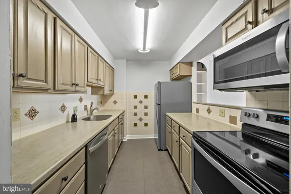 $2,100 | 1420 Locust Street, Unit 15M, Philadelphia, PA 19102