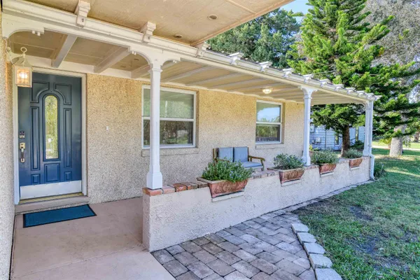 a view of a house with porch and garden