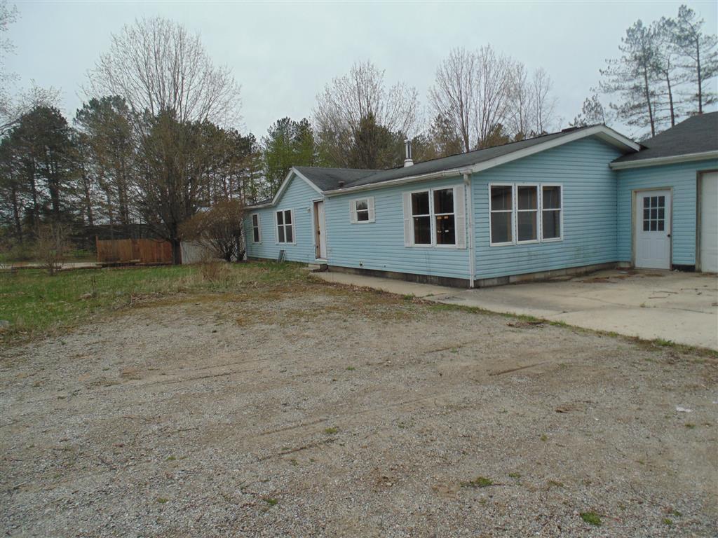 1112 Airport Road Frankfort, MI 49635 - Photo 8 of 27 prkng