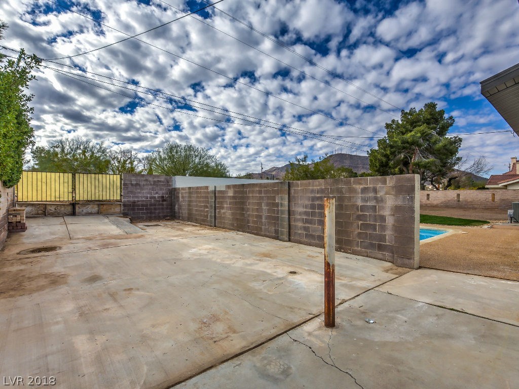 609 East Fairway Road Henderson, NV 89015 - Photo 9 of 19 Gallery Image 9