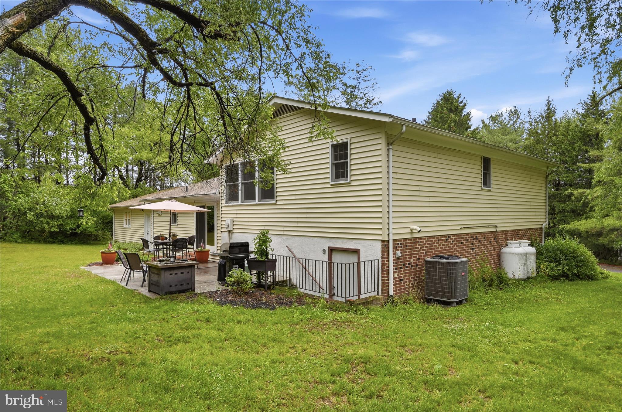 244 High Banks Road Stephenson, VA 22656 - Photo 36 of 45 a backyard of a house with table and chairs