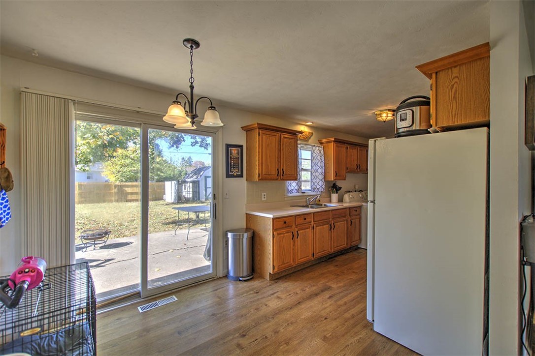 3959 Cambridge Drive Decatur, IL 62526 - Photo 7 of 20 Dining room & kitchen
