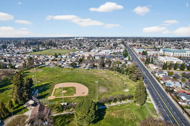 $490,000 | 1214 Glenhurst Drive, Lodi, CA 95240