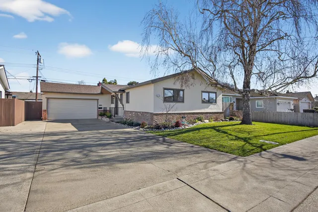 $490,000 | 1214 Glenhurst Drive, Lodi, CA 95240
