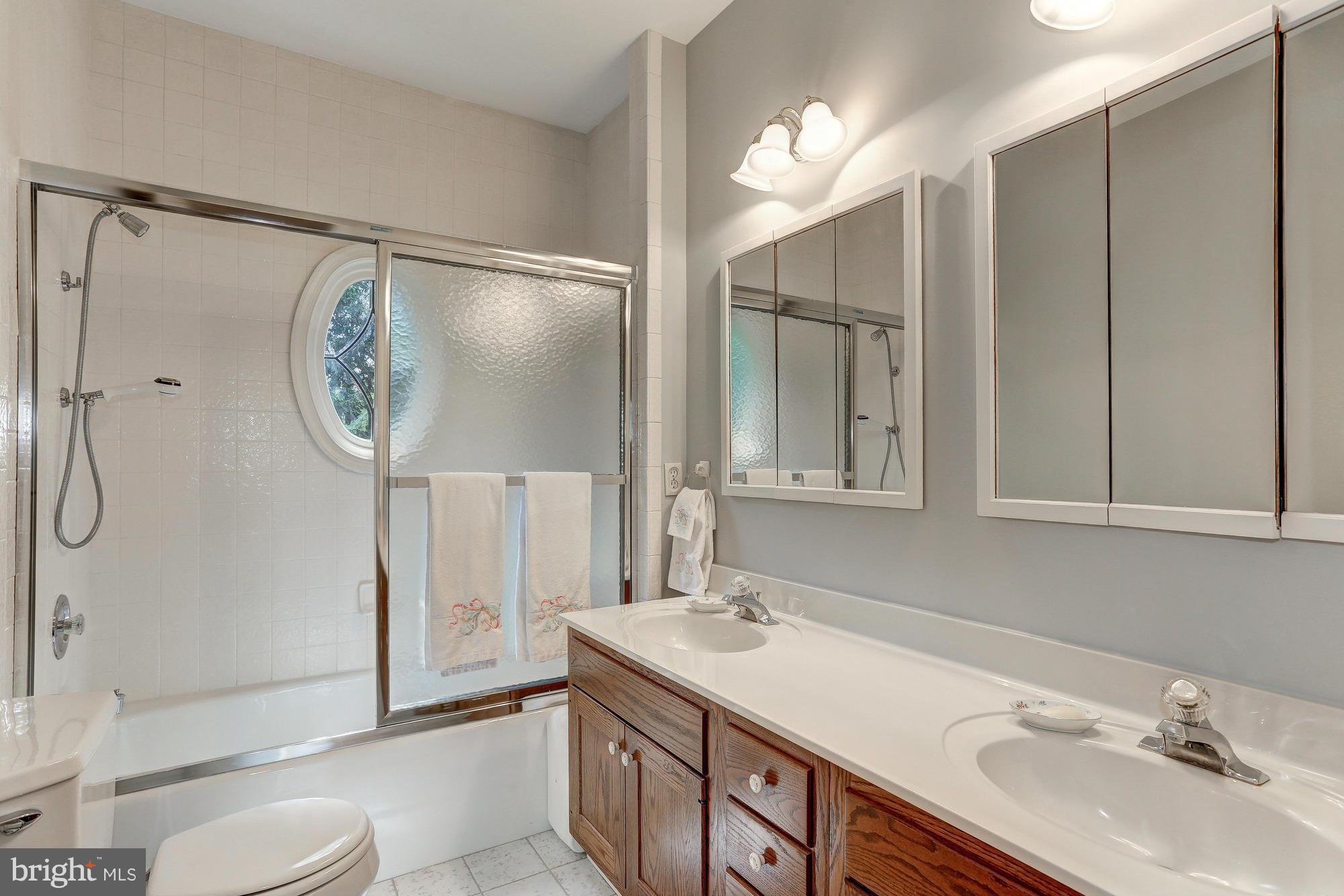 1133 Spring Hill Road McLean, VA 22102 - Photo 21 of 30 Bath