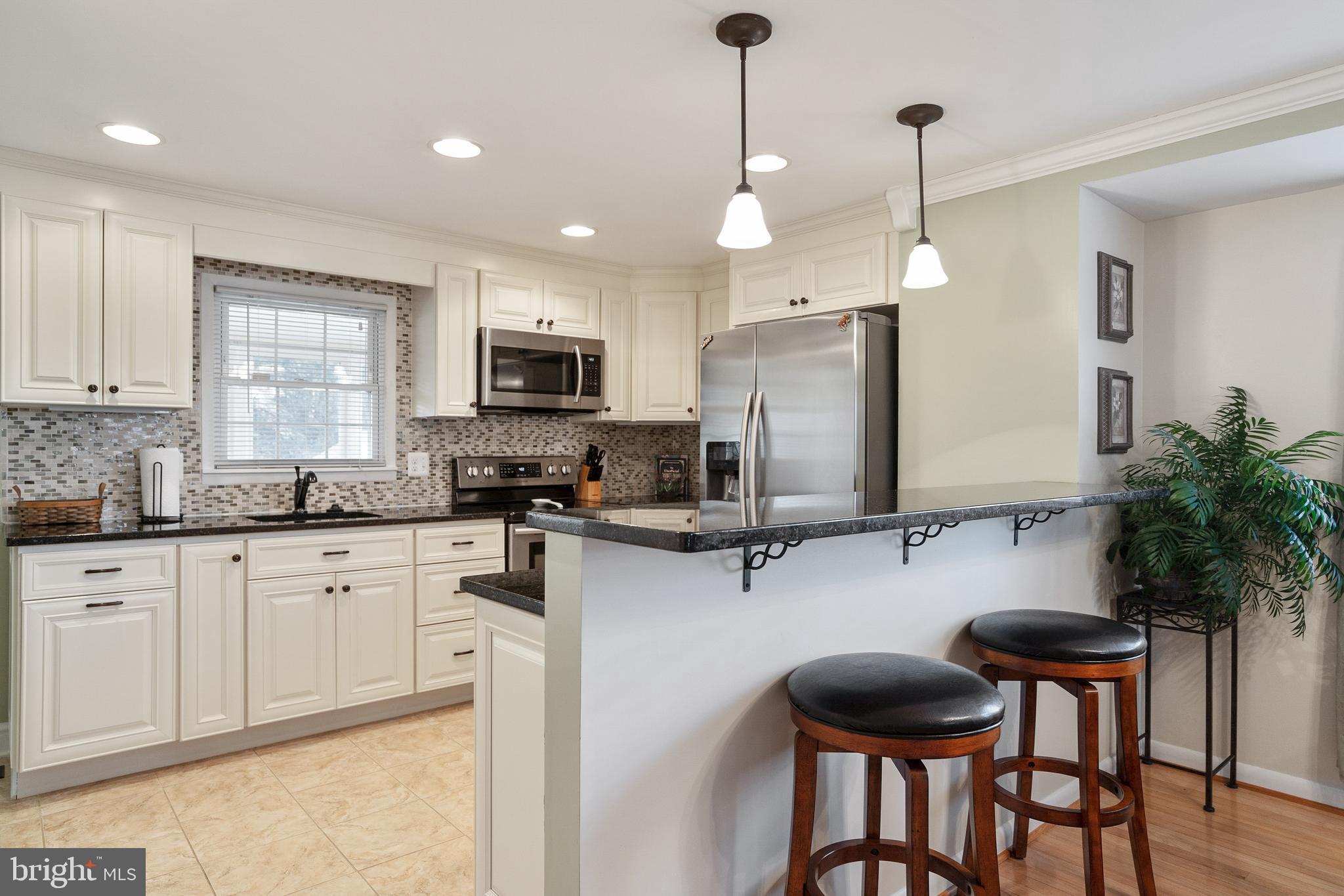 912 Grovehill Road Baltimore, MD 21227 - Photo 12 of 41