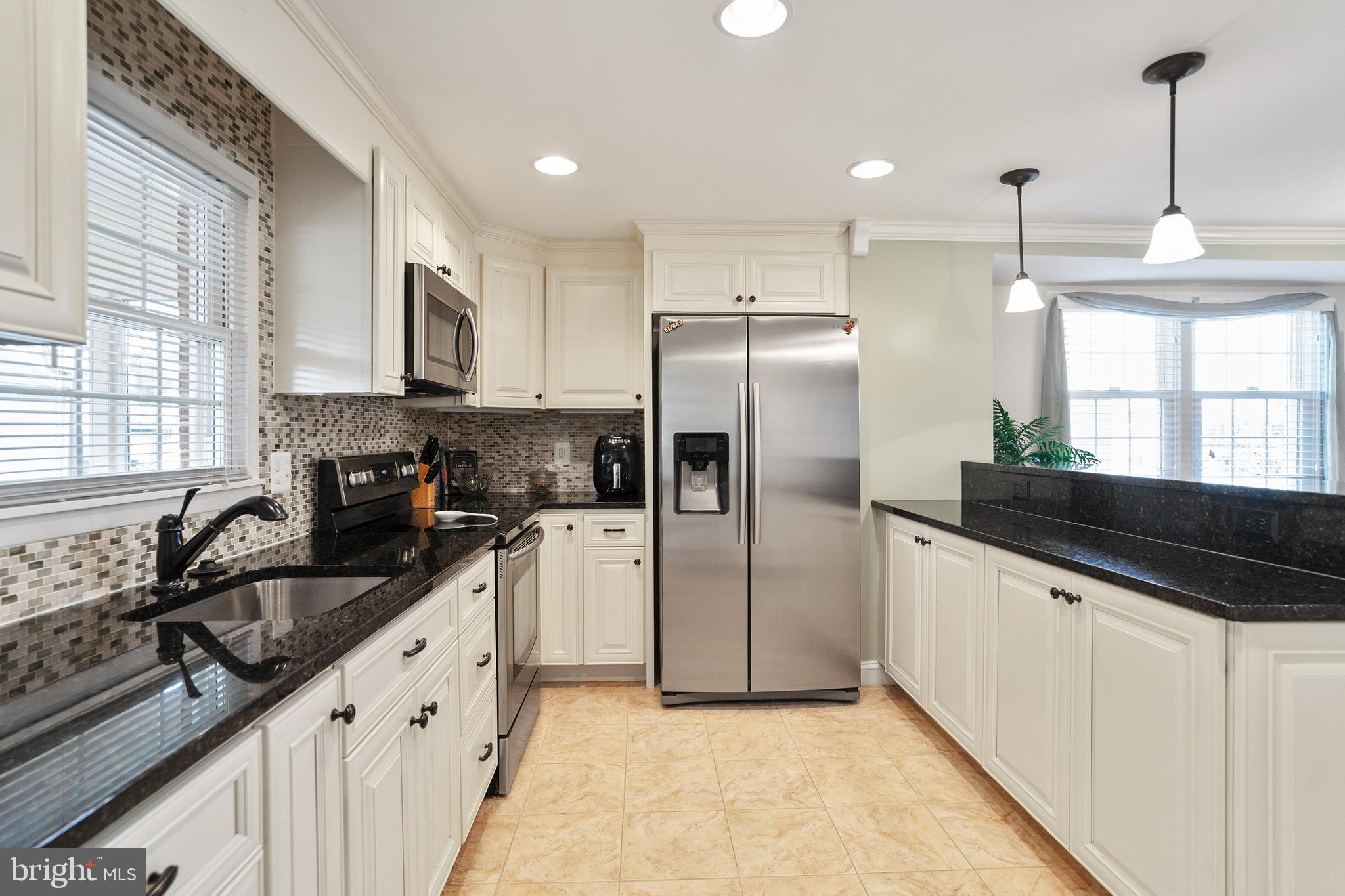 912 Grovehill Road Baltimore, MD 21227 - Photo 14 of 41
