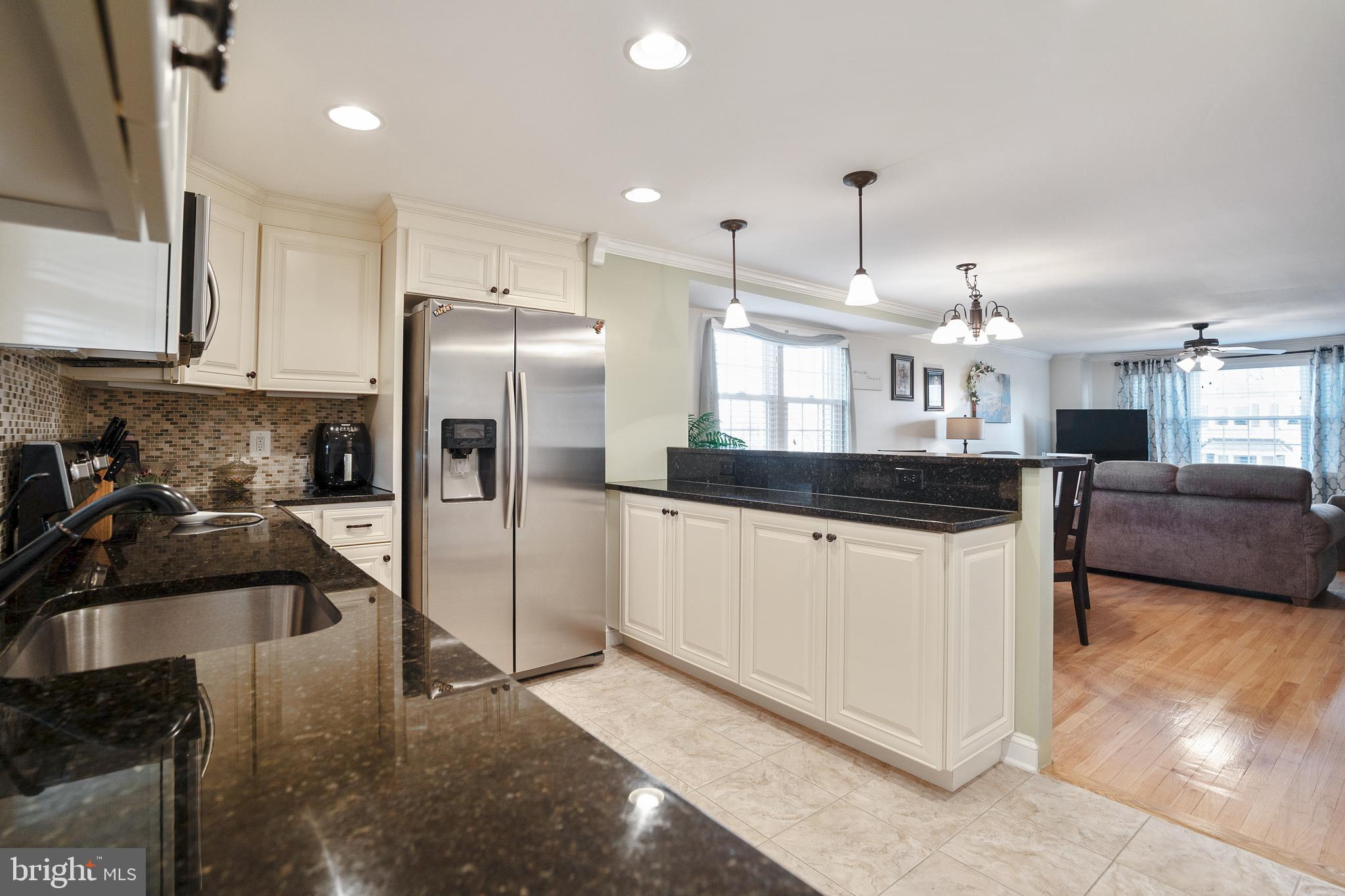 912 Grovehill Road Baltimore, MD 21227 - Photo 15 of 41