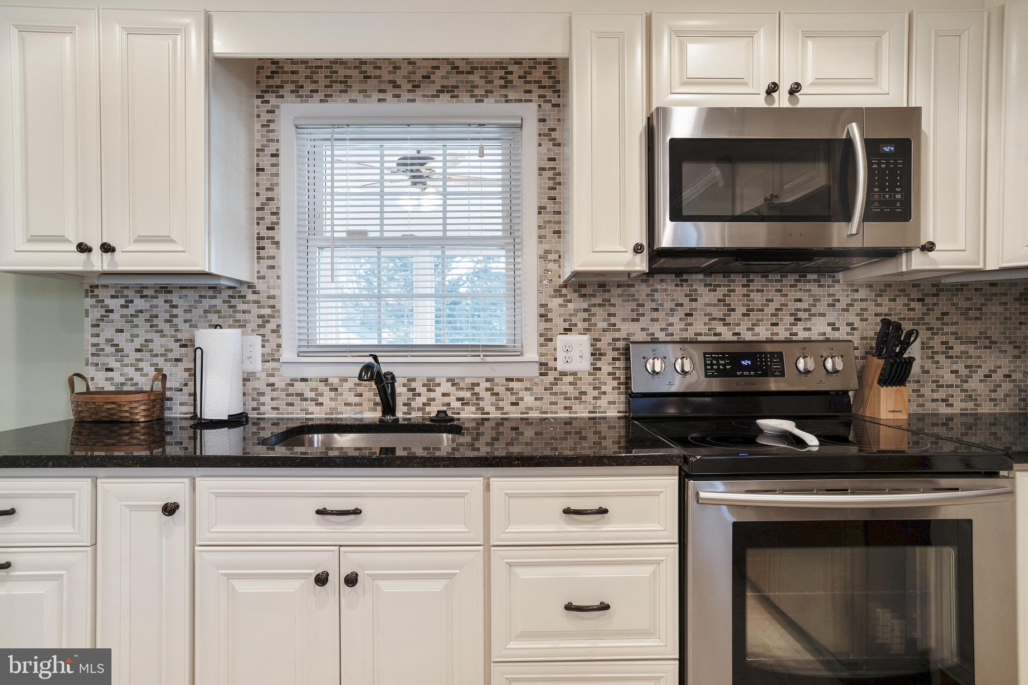 912 Grovehill Road Baltimore, MD 21227 - Photo 16 of 41