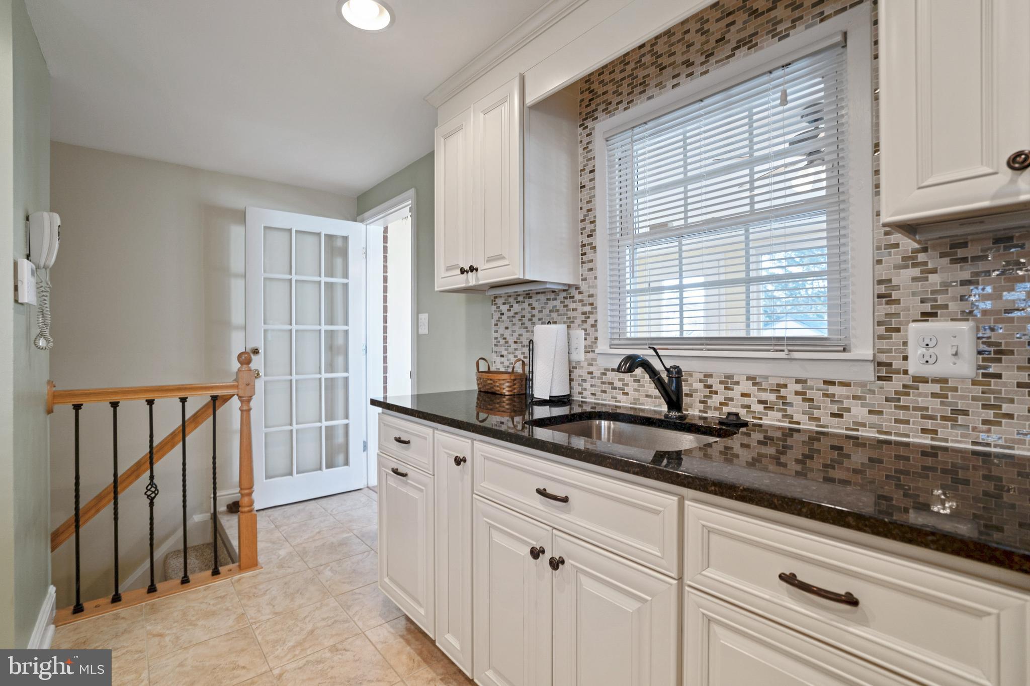 912 Grovehill Road Baltimore, MD 21227 - Photo 17 of 41