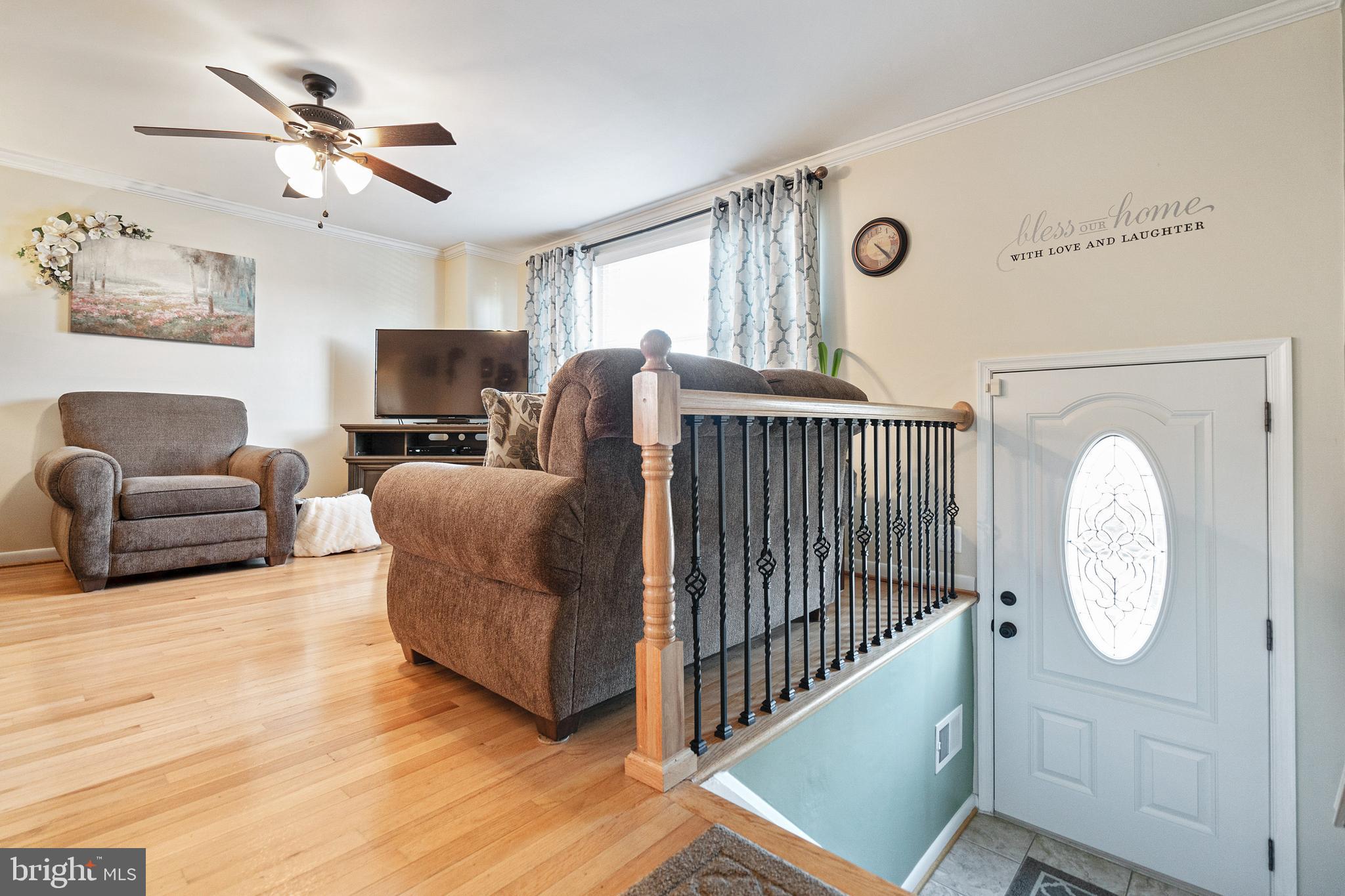 912 Grovehill Road Baltimore, MD 21227 - Photo 4 of 41