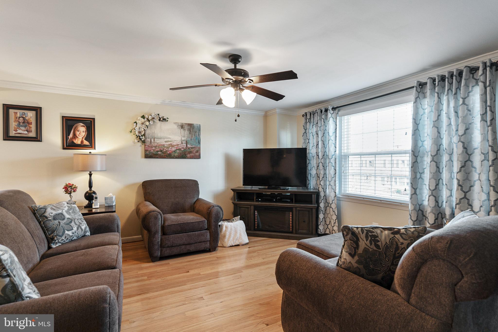912 Grovehill Road Baltimore, MD 21227 - Photo 6 of 41