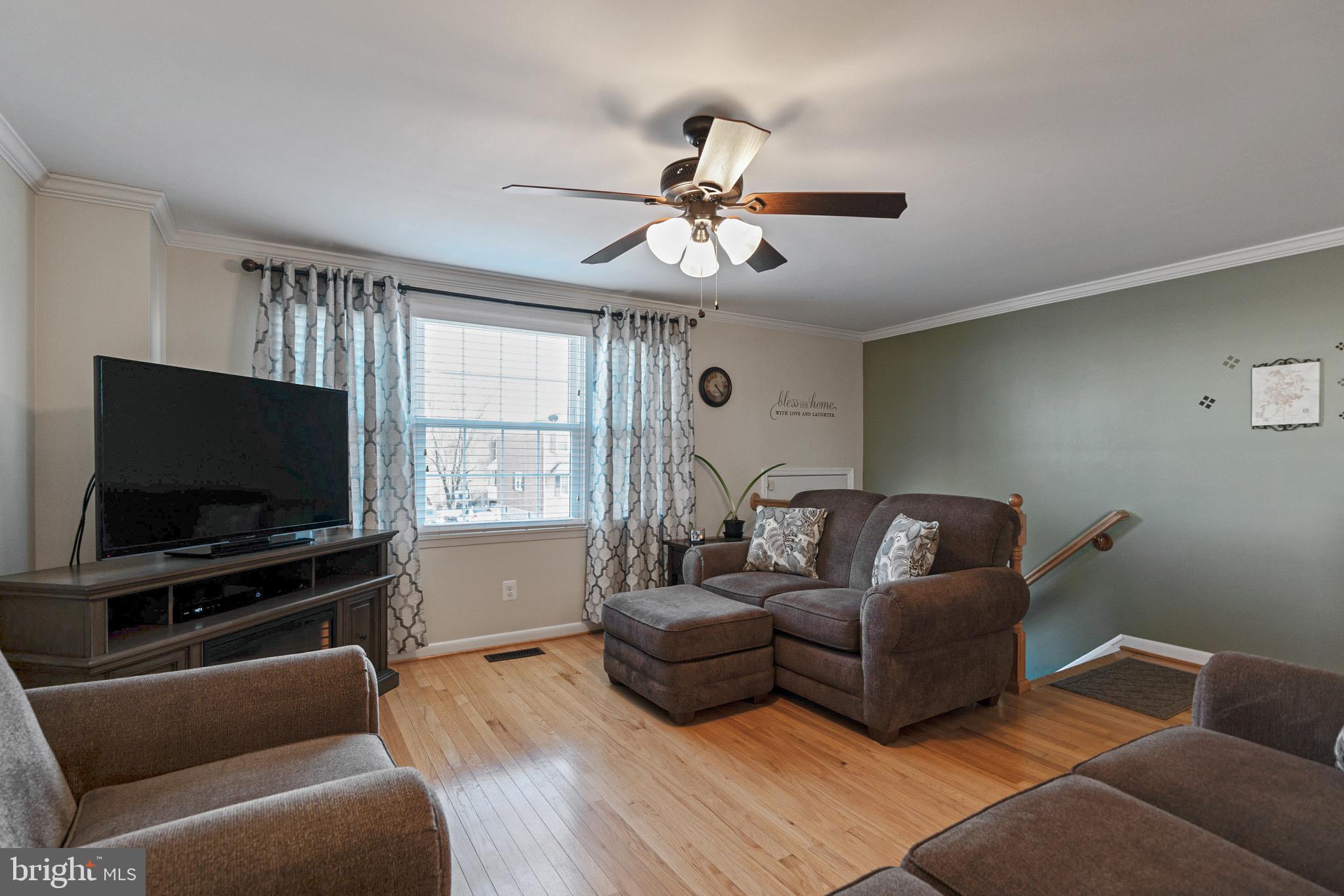 912 Grovehill Road Baltimore, MD 21227 - Photo 7 of 41