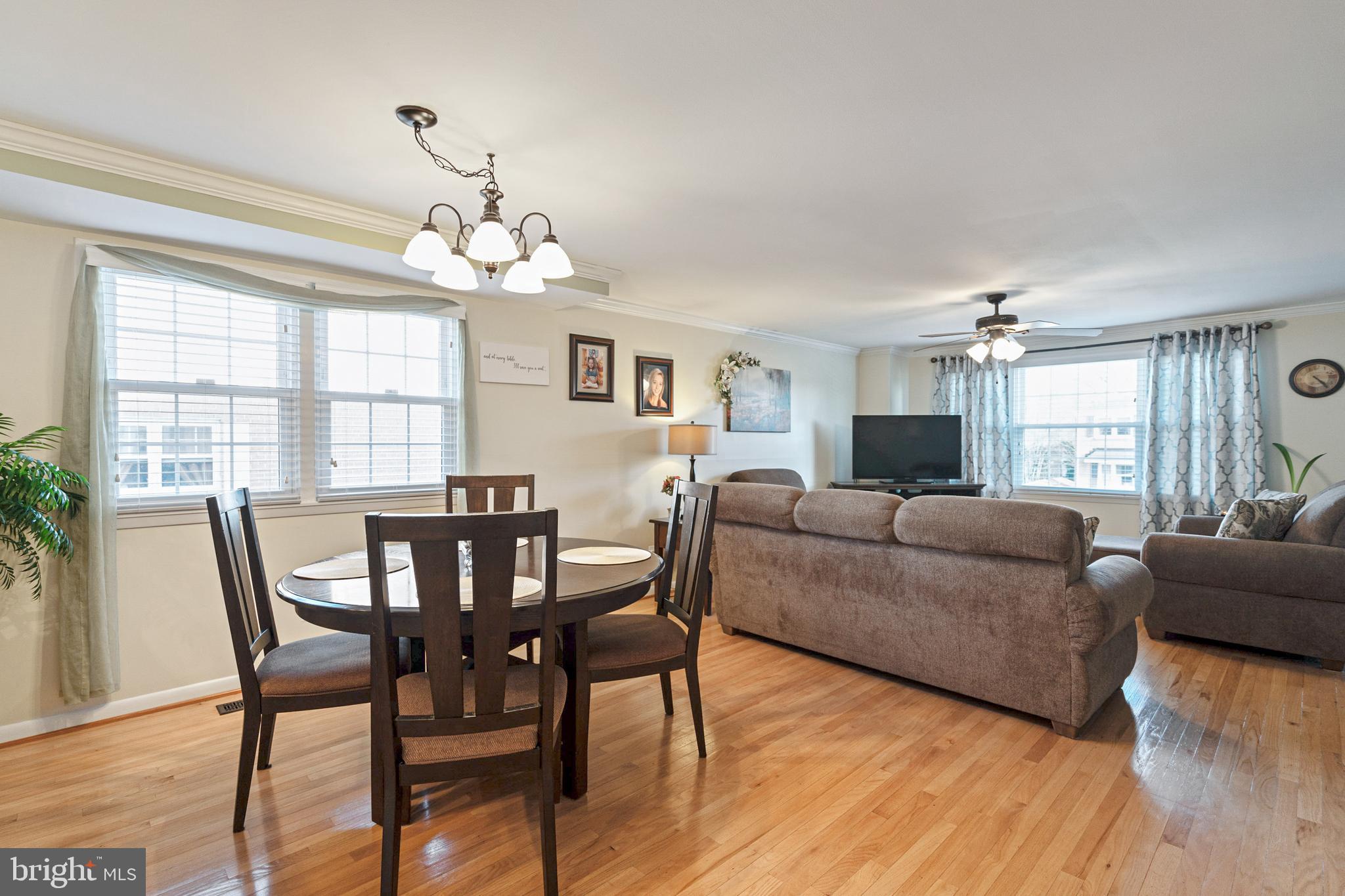 912 Grovehill Road Baltimore, MD 21227 - Photo 8 of 41