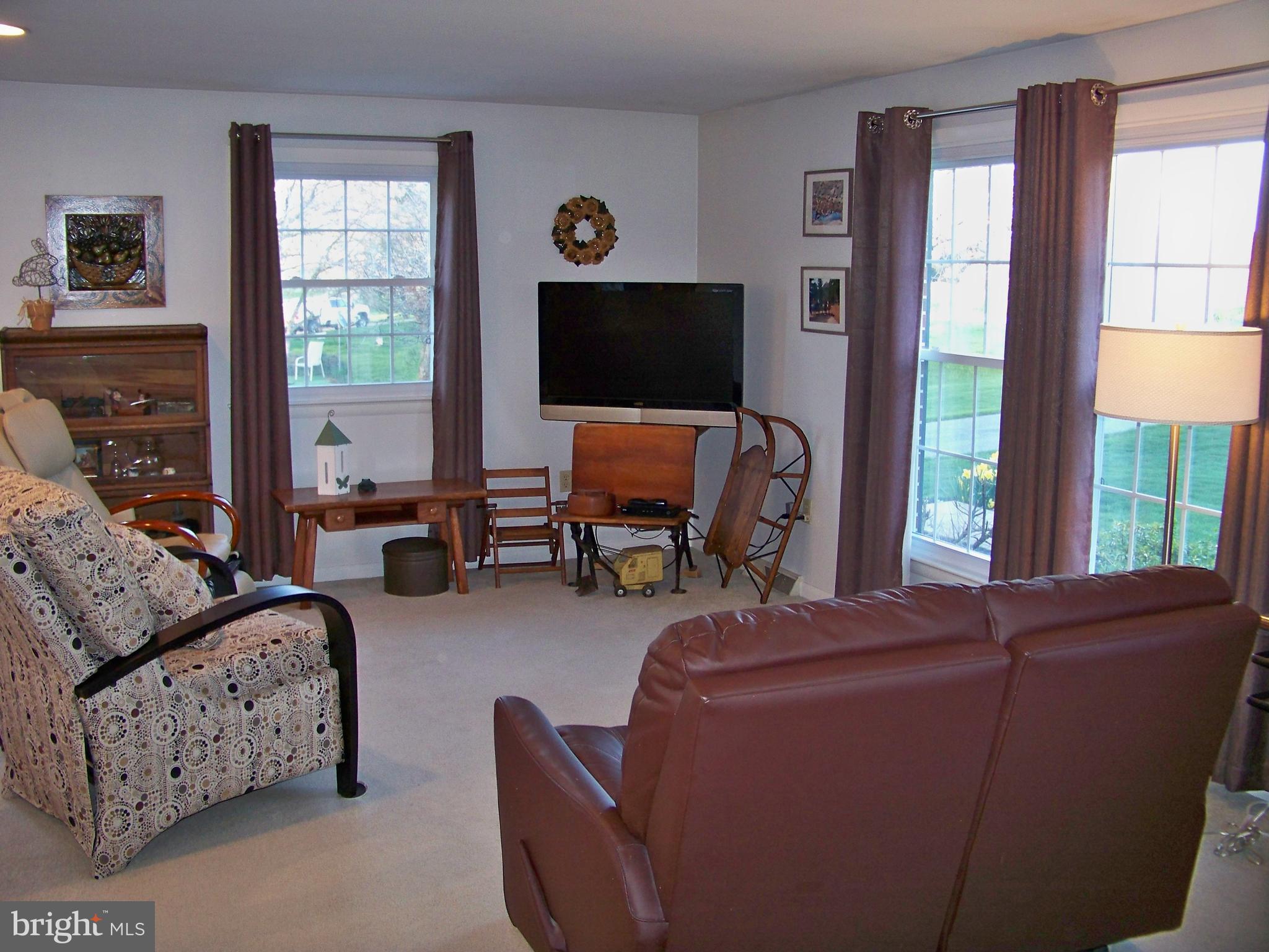 466 Scotland Road Quarryville, PA 17566 - Photo 15 of 28 Living Room
