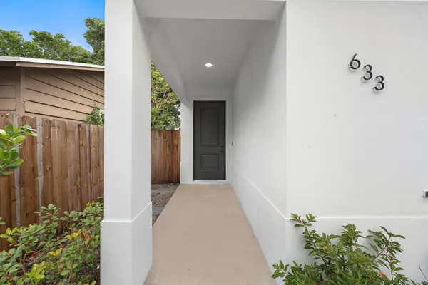 $3,450 | 633 55th Street, West Palm Beach, FL 33407