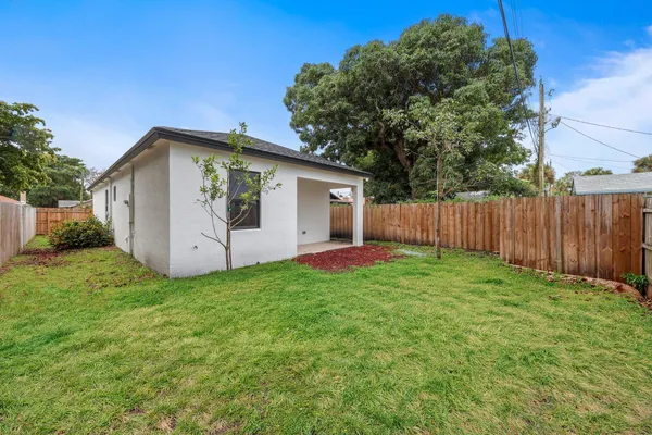 $3,450 | 633 55th Street, West Palm Beach, FL 33407