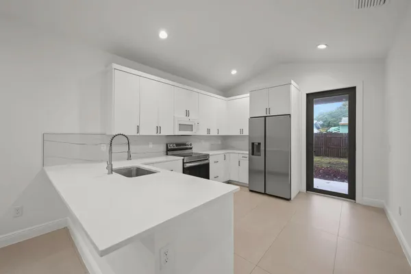 $3,450 | 633 55th Street, West Palm Beach, FL 33407