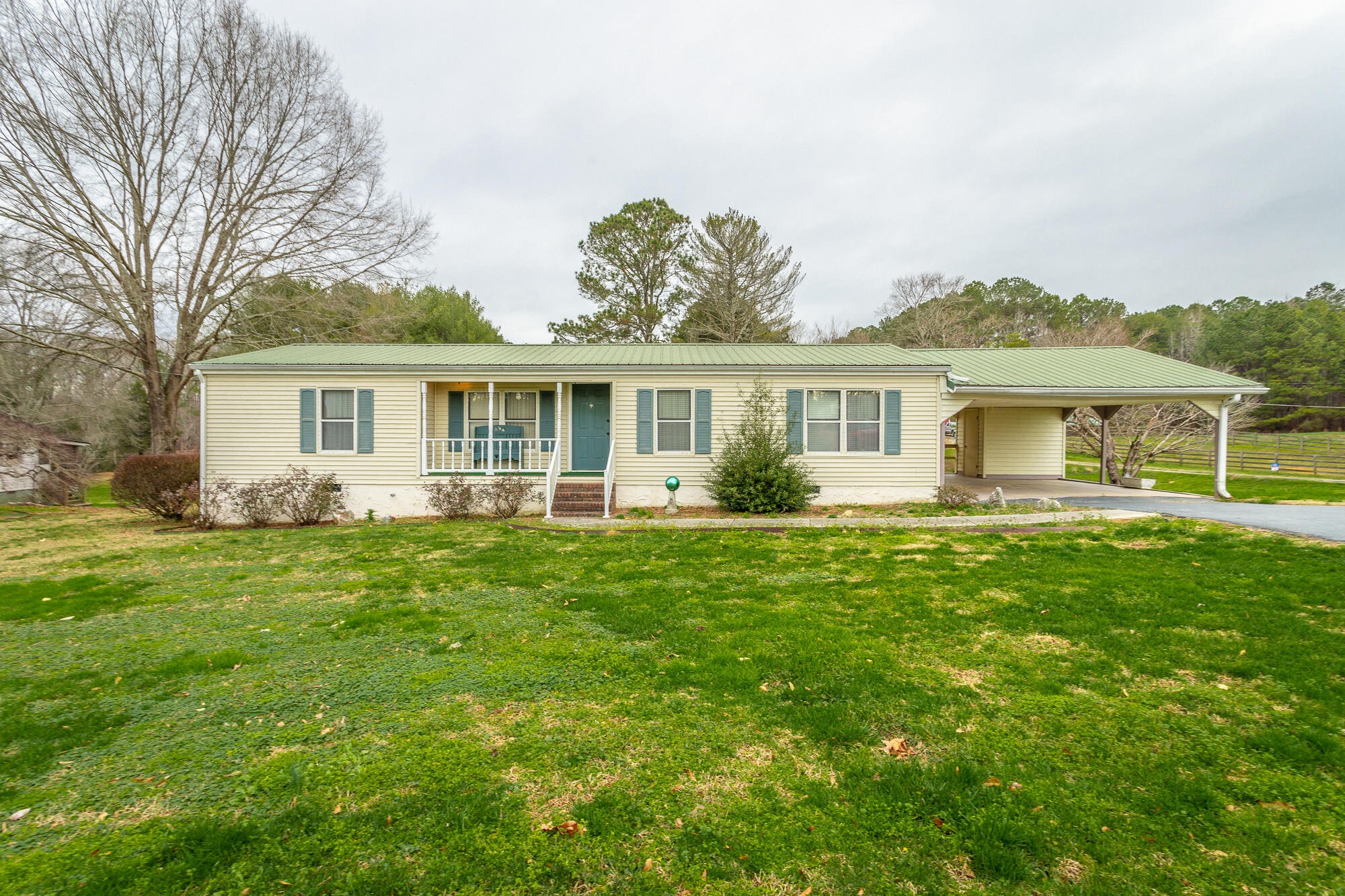 781 East Reed Road LaFayette, GA 30728 - Photo 1 of 73 a front view of house with yard and green space