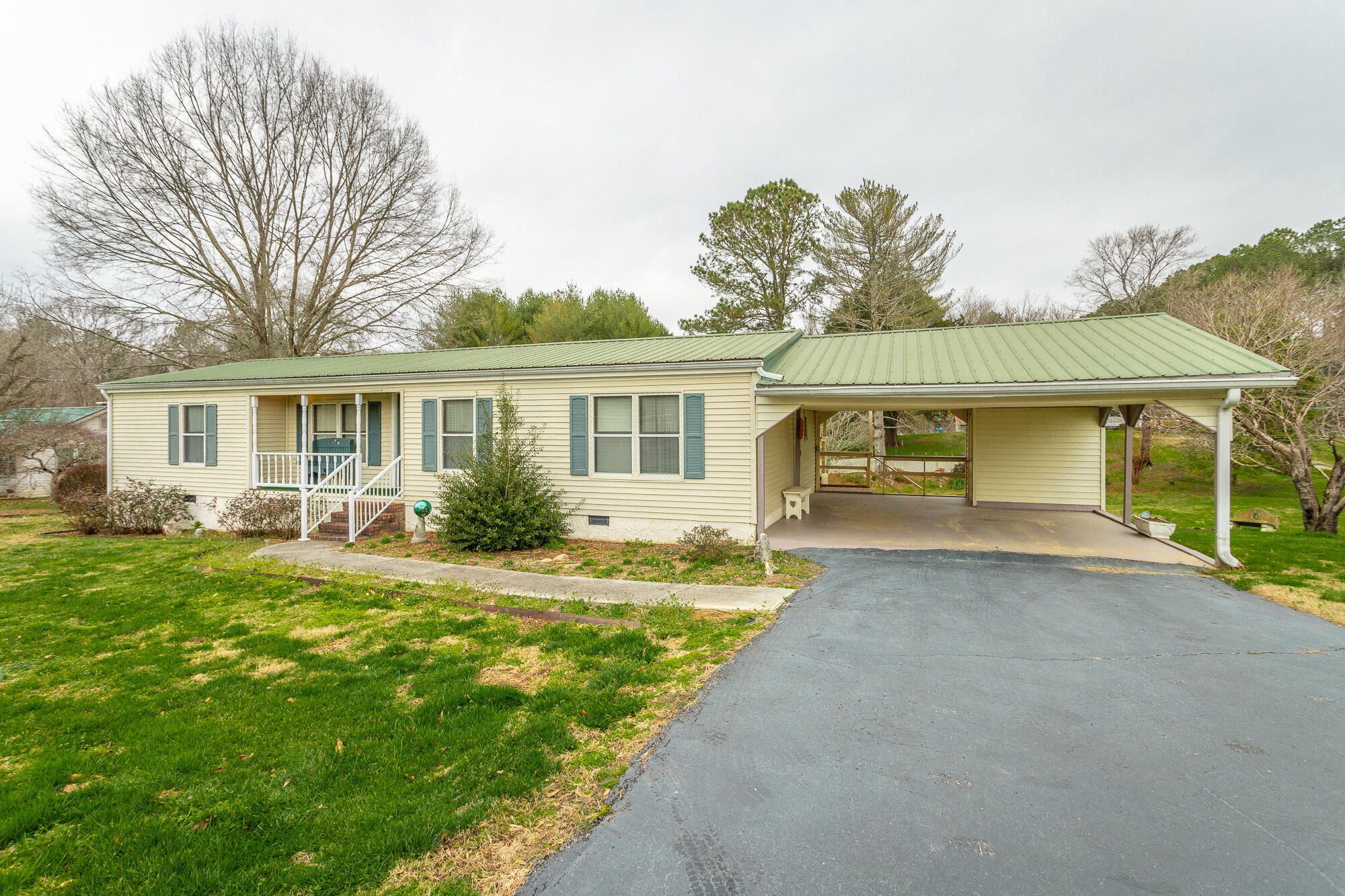 781 East Reed Road LaFayette, GA 30728 - Photo 2 of 73 front view of a house with a yard