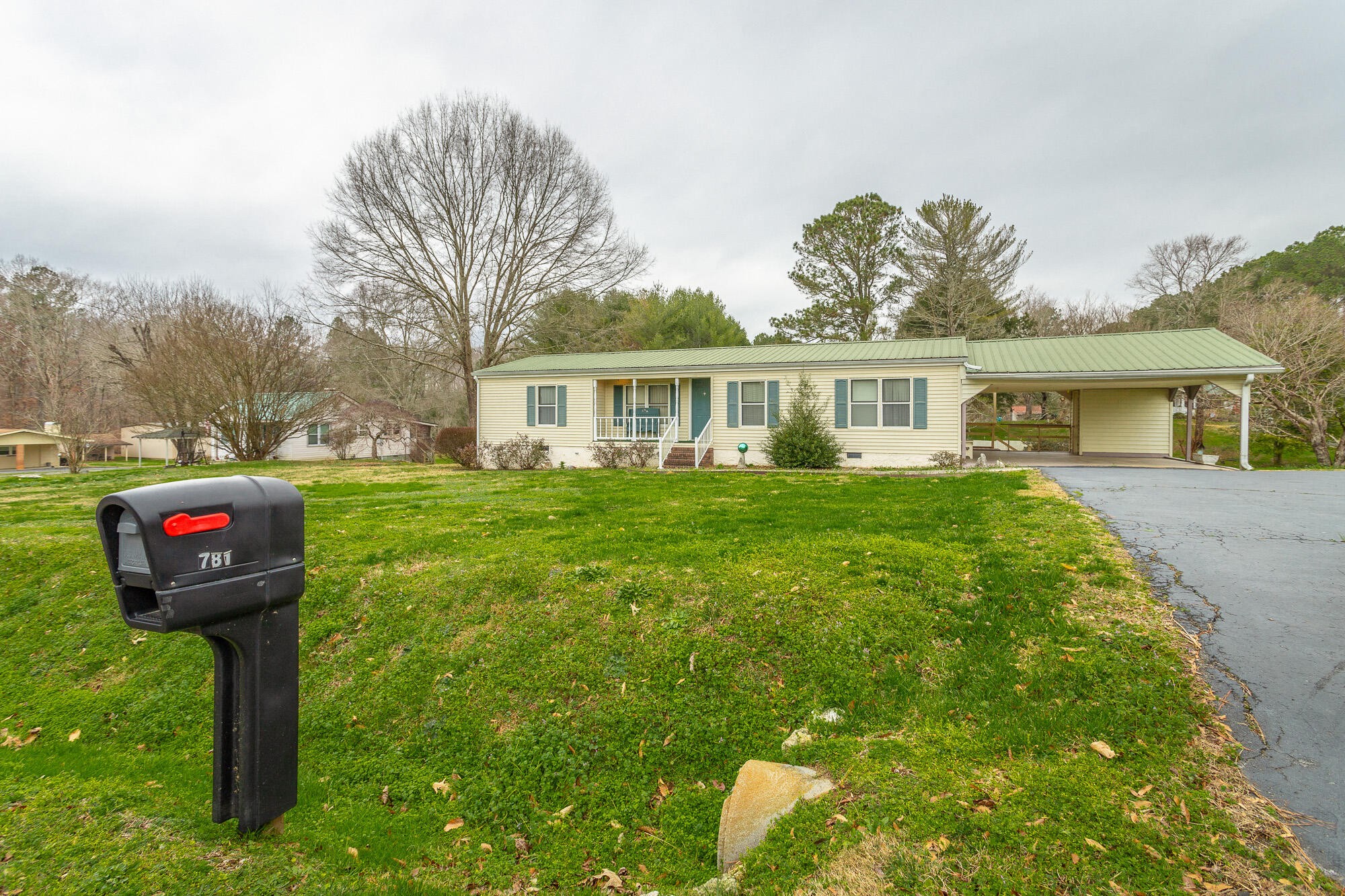 781 East Reed Road LaFayette, GA 30728 - Photo 3 of 73 a front view of a house with a garden and yard