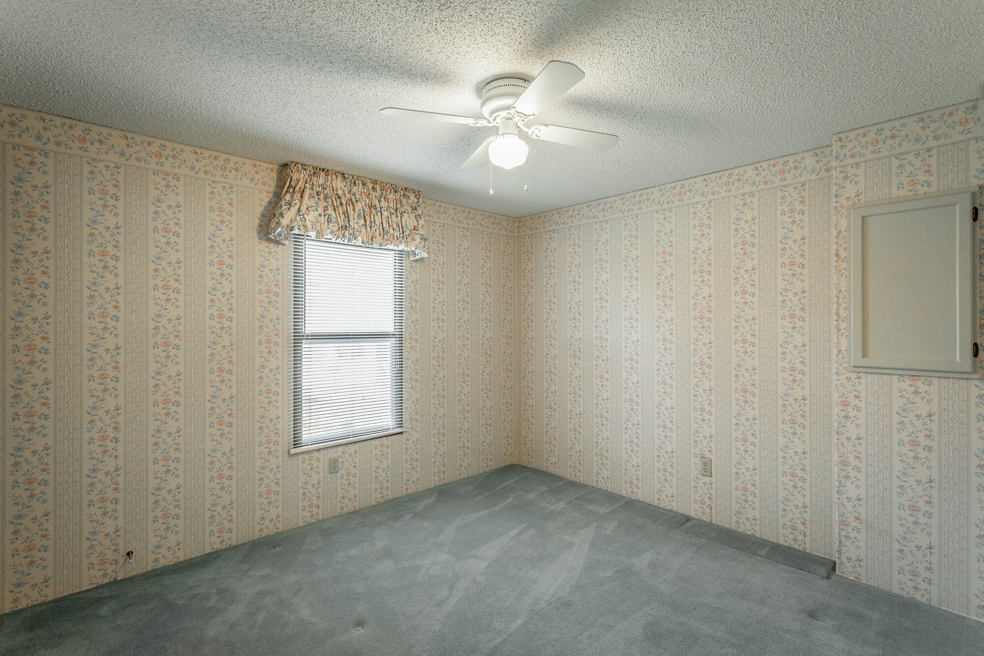781 East Reed Road LaFayette, GA 30728 - Photo 38 of 73 an empty room with windows and fan