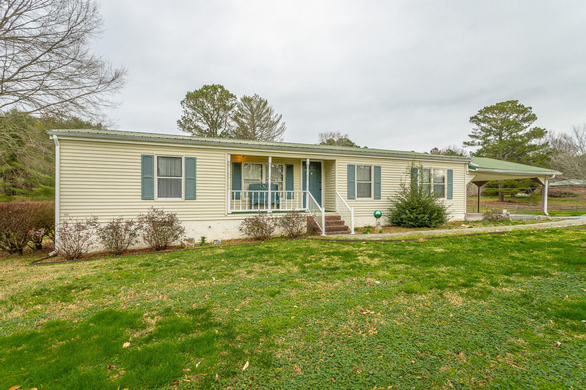 781 East Reed Road LaFayette, GA 30728 - Photo 5 of 73 front view of a house with a yard