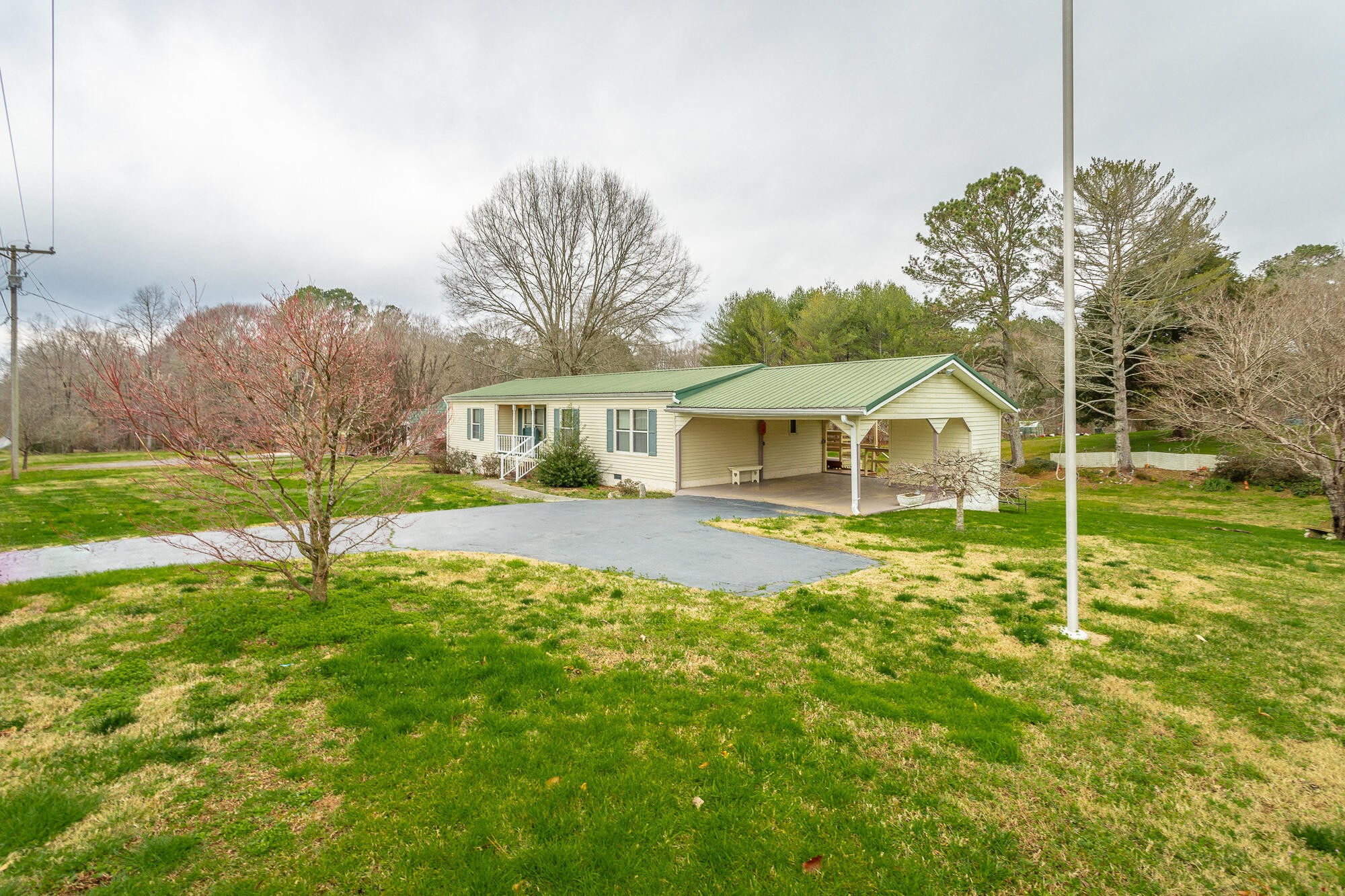 781 East Reed Road LaFayette, GA 30728 - Photo 9 of 73 a house with green field in front of it