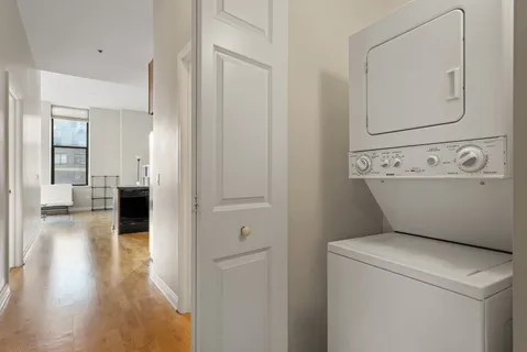 $309,500 | 8 West Monroe Street, Unit 1007, Chicago, IL 60603
