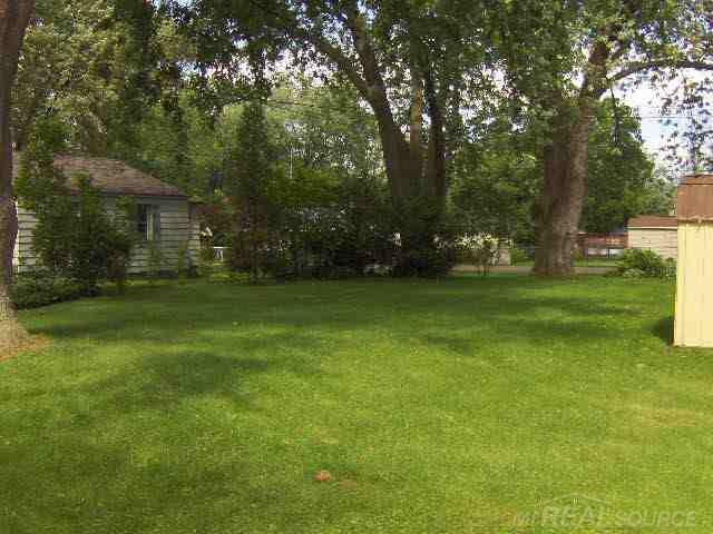 6984 Emerson Road Lexington, MI 48450 - Photo 12 of 18 31329567-11.JPG