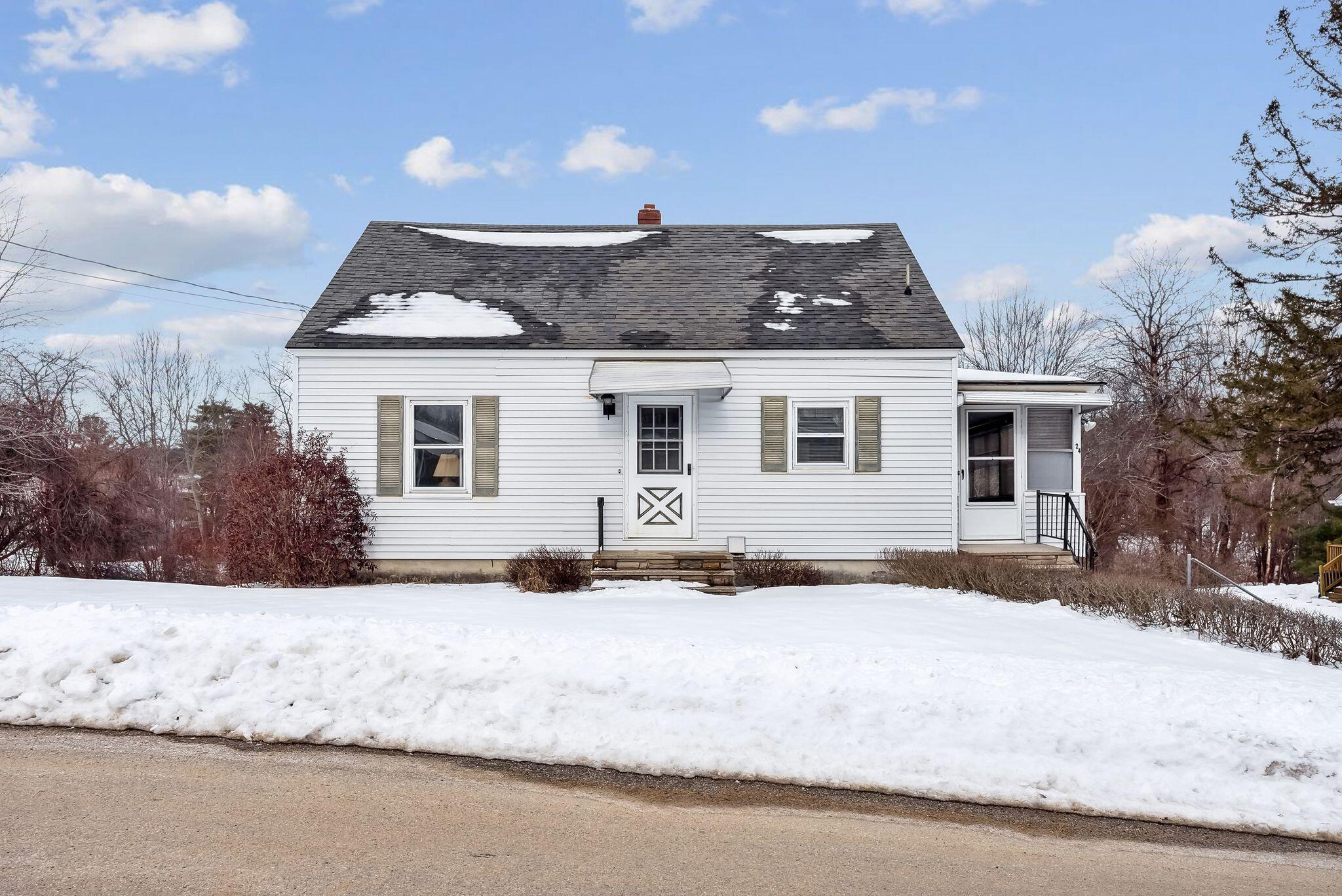 24 Rochelle Street Auburn, ME 04210 - Photo 1 of 30 2_DSC03855