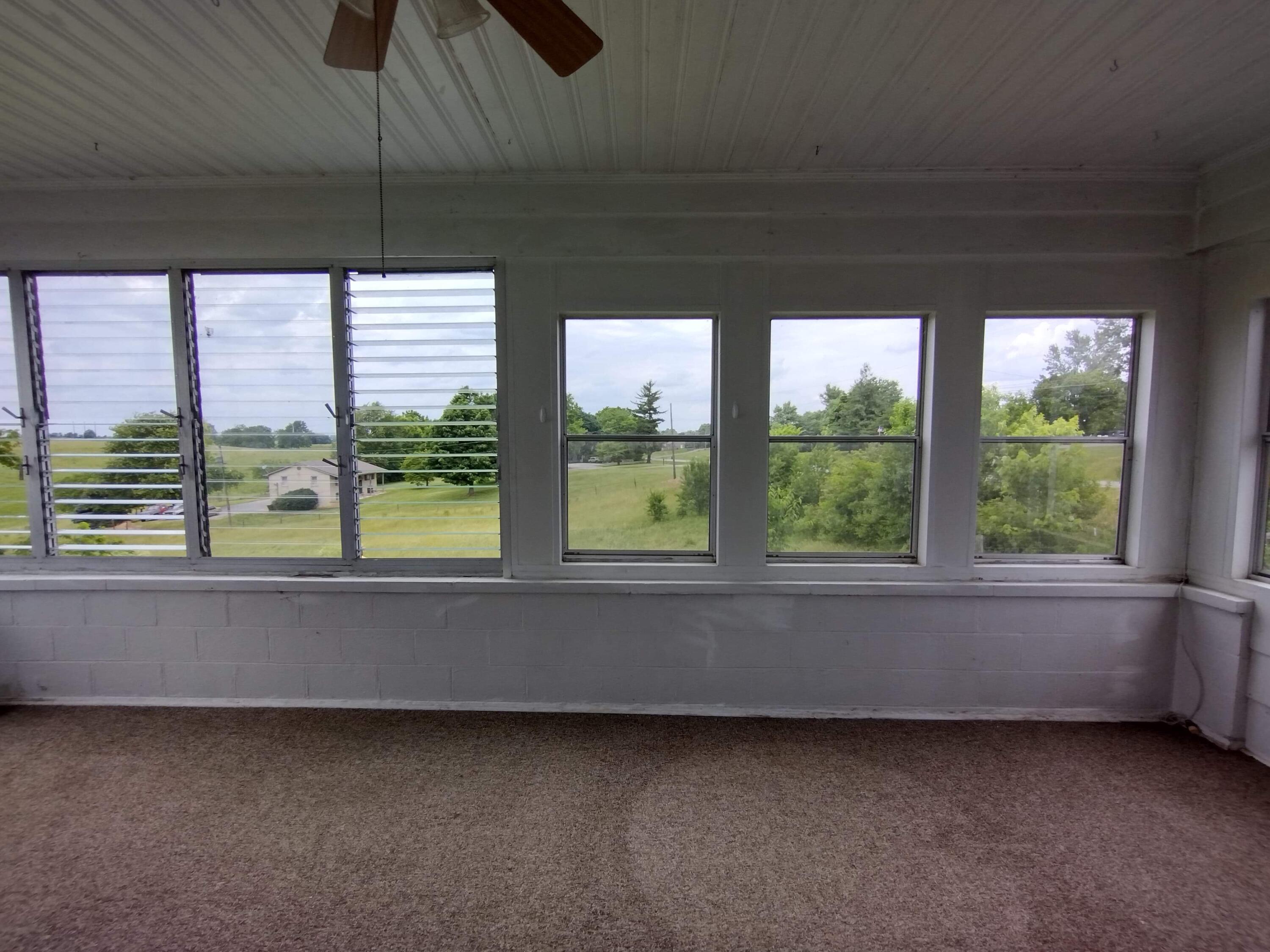 835 Lexington Road Lancaster, KY 40444 - Photo 29 of 31 Sunroom 4