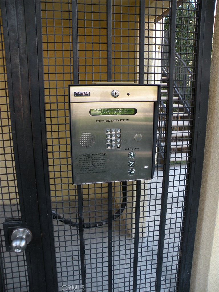 920 Central Avenue Riverside, CA 92507 - Photo 4 of 64 a bathroom with a shower
