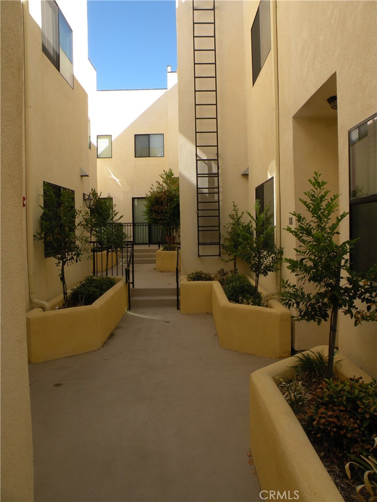 920 Central Avenue Riverside, CA 92507 - Photo 50 of 64 a living room with furniture and a potted plant