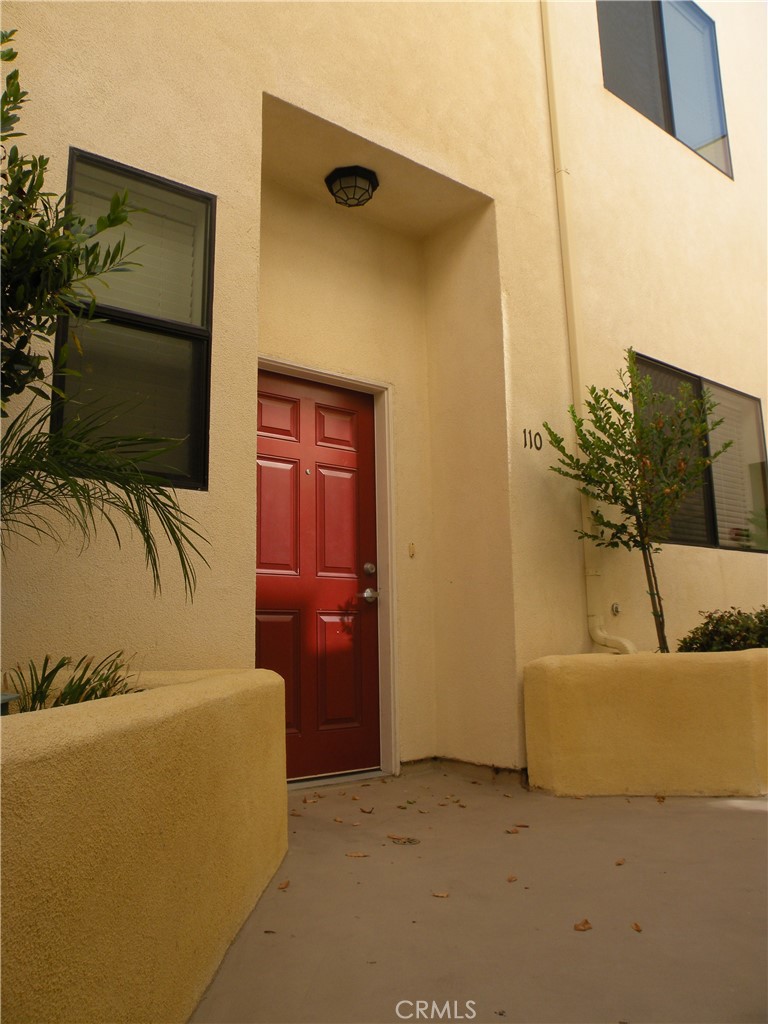 920 Central Avenue Riverside, CA 92507 - Photo 6 of 64 a living room with furniture and a flat screen tv
