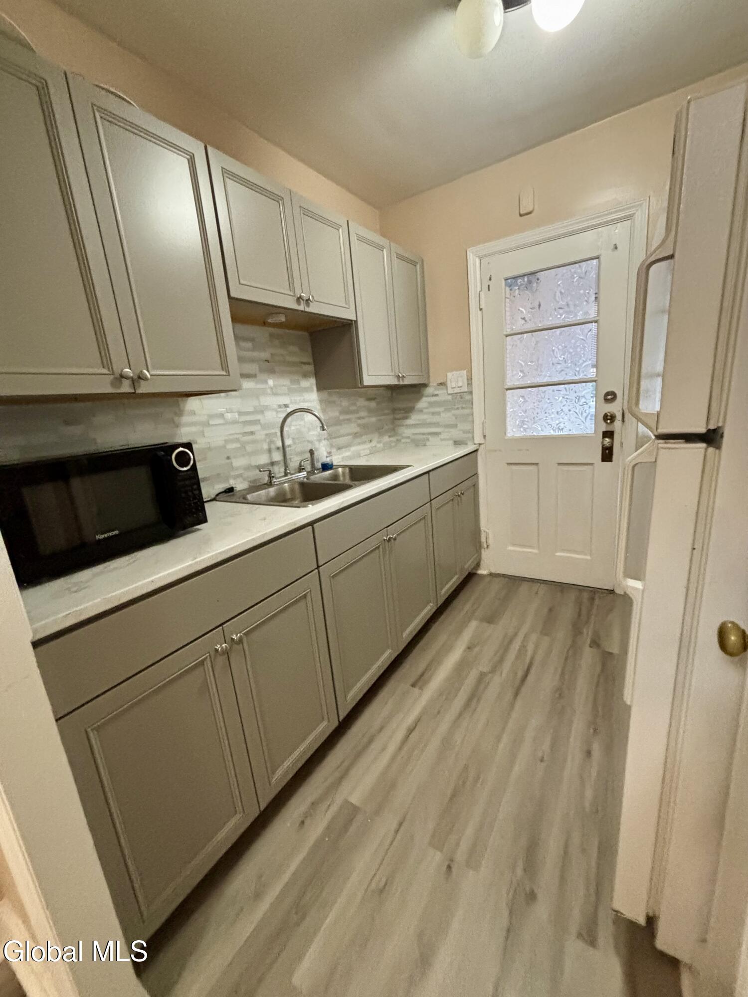 2228 Crescent Road, Unit 4 Niskayuna, NY 12309 - Photo 4 of 10 Kitchen